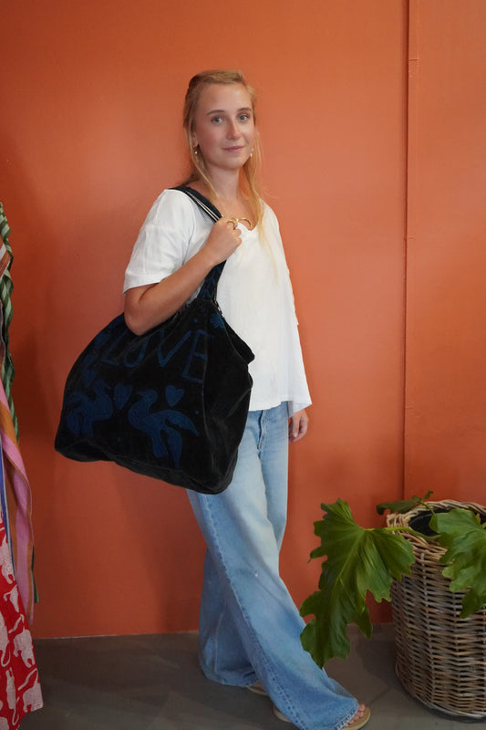 Velvet LOVE Tote bag in Black & Blue