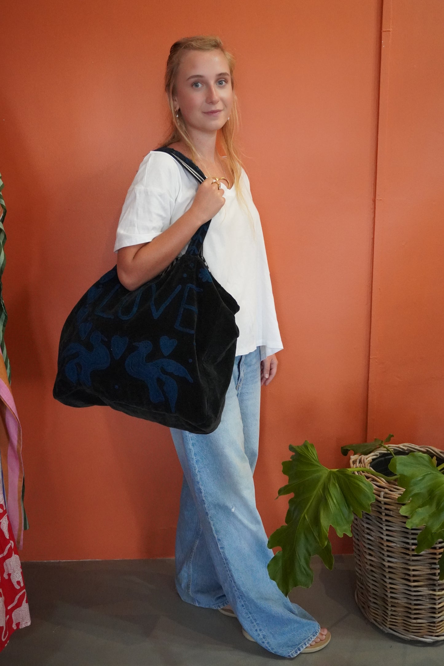 Velvet LOVE Tote bag in Black & Blue