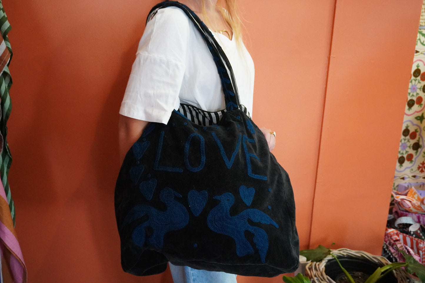 Velvet LOVE Tote bag in Black & Blue